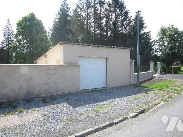 Maison de village dans bourg. proche de tous commerces.
Pas de travaux à prévoir.