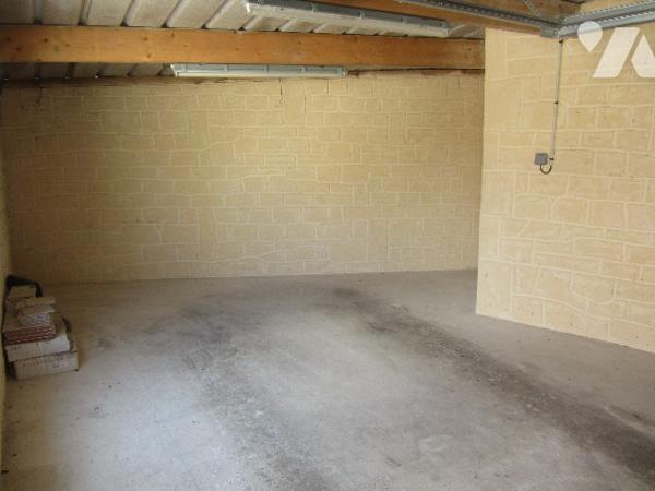 Maison de village dans bourg. proche de tous commerces.
Pas de travaux à prévoir.