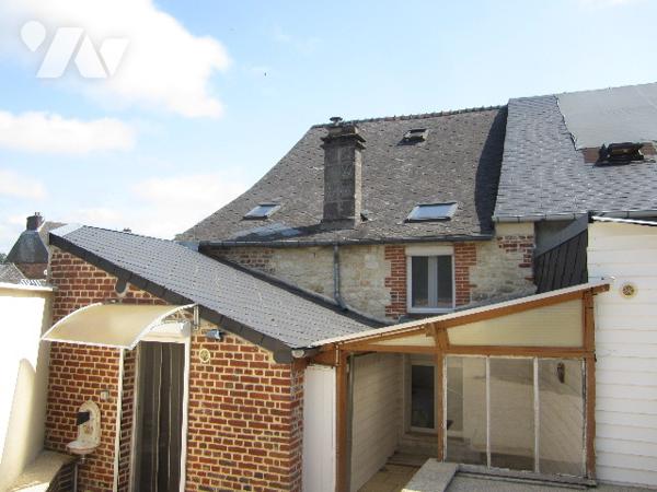 Maison de village dans bourg. proche de tous commerces.
Pas de travaux à prévoir.