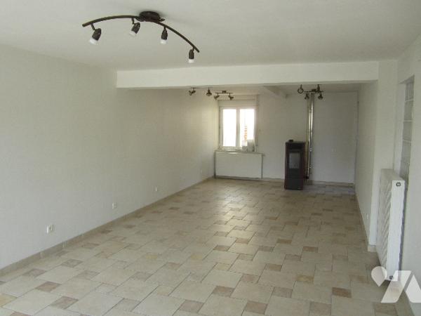 Maison de village dans bourg. proche de tous commerces.
Pas de travaux à prévoir.