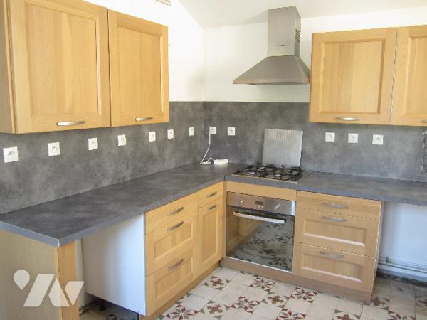 Maison de village dans bourg. proche de tous commerces.
Pas de travaux à prévoir.