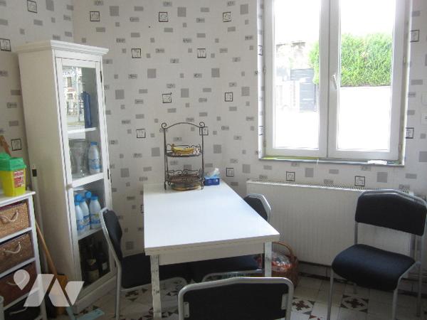 Maison de village dans bourg. proche de tous commerces.
Pas de travaux à prévoir.