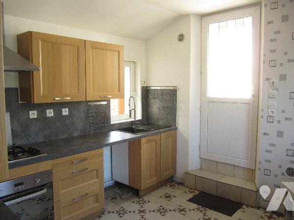 Maison de village dans bourg. proche de tous commerces.
Pas de travaux à prévoir.