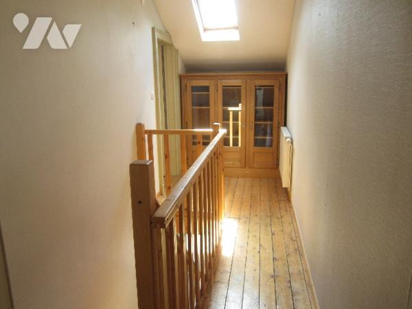 Maison de village dans bourg. proche de tous commerces.
Pas de travaux à prévoir.