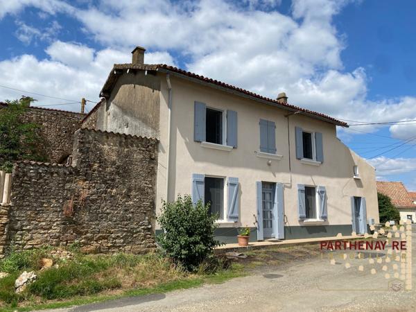 Maison de campagne à rénover à CLAVÉ