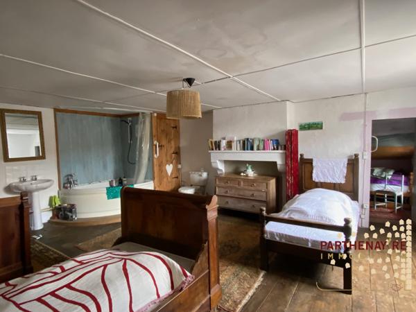 Maison de campagne à rénover à CLAVÉ