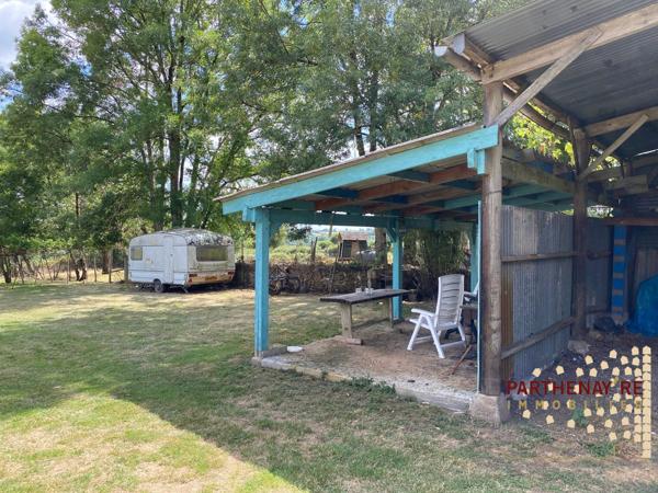 Maison de campagne à rénover à CLAVÉ