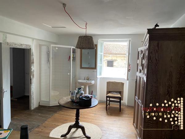 Maison de campagne à rénover à CLAVÉ