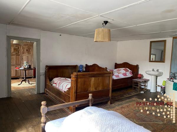 Maison de campagne à rénover à CLAVÉ