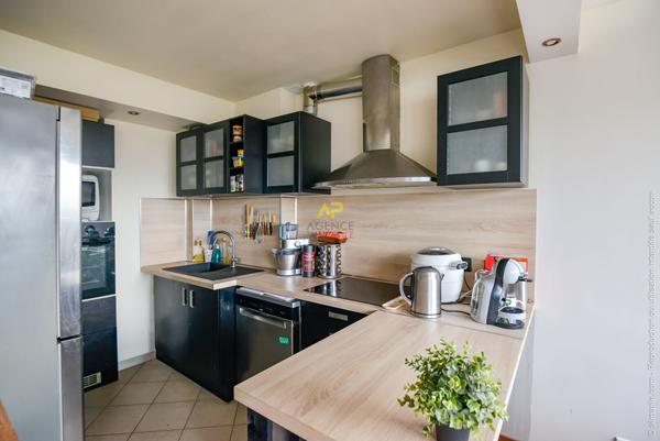 F3 - CENTRE VILLE €215 000 ** - Référence 1996