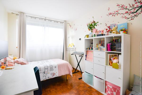 F3 - CENTRE VILLE €215 000 ** - Référence 1996