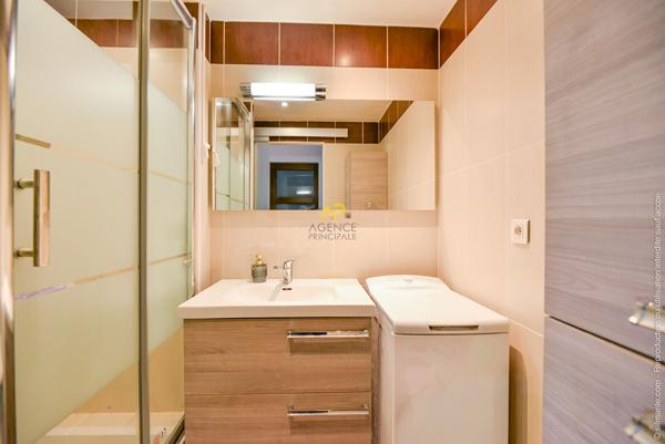 F3 - CENTRE VILLE €215 000 ** - Référence 1996