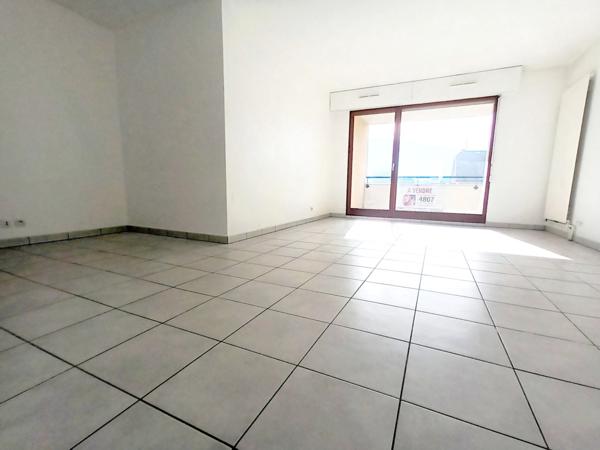 ANNECY, appartement T3 avec deux balcons et parking sécurisé