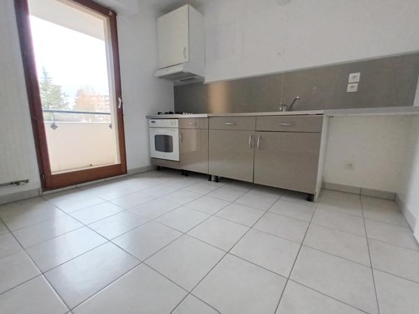 ANNECY, appartement T3 avec deux balcons et parking sécurisé