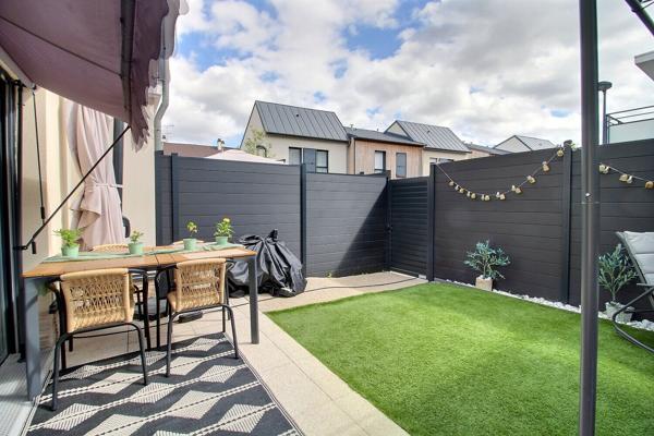 Maison récente 4 pièces 91 m² dans le centre de Maurepas