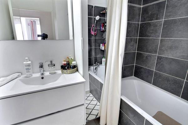 Maison récente 4 pièces 91 m² dans le centre de Maurepas