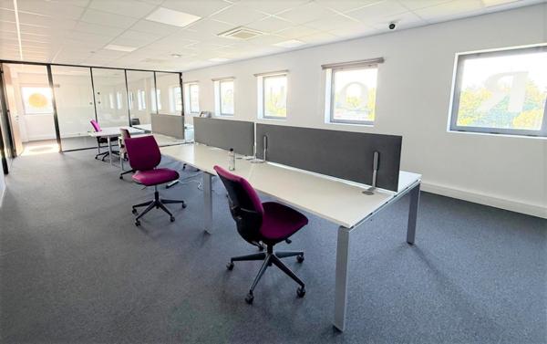 129 m² de bureaux climatisés et fonctionnel. Disponible immédiatement