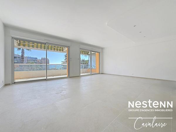 Appartement spacieux et astucieusement rénové de 5 pièces au Lavandou avec vue mer et proximité des plages et des commerces