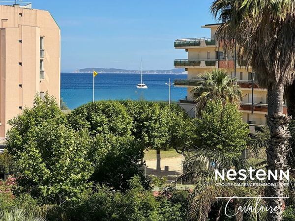 Appartement spacieux et astucieusement rénové de 5 pièces au Lavandou avec vue mer et proximité des plages et des commerces