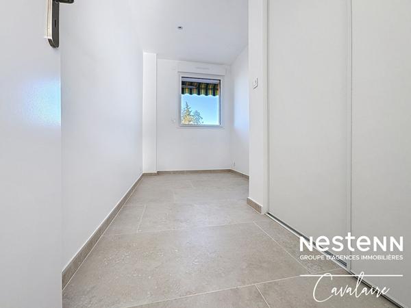 Appartement spacieux et astucieusement rénové de 5 pièces au Lavandou avec vue mer et proximité des plages et des commerces