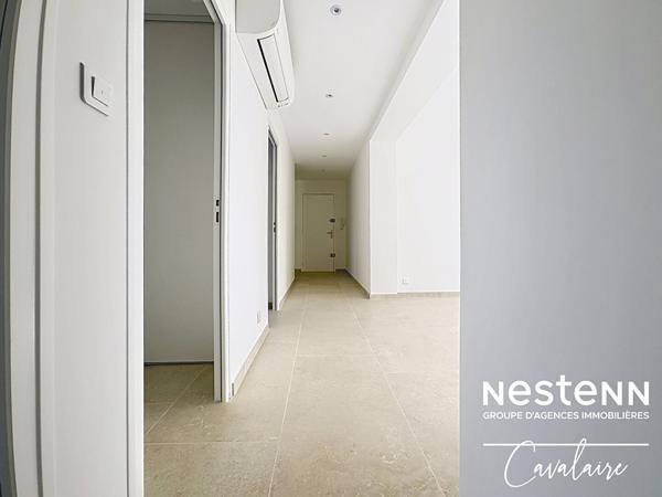 Appartement spacieux et astucieusement rénové de 5 pièces au Lavandou avec vue mer et proximité des plages et des commerces