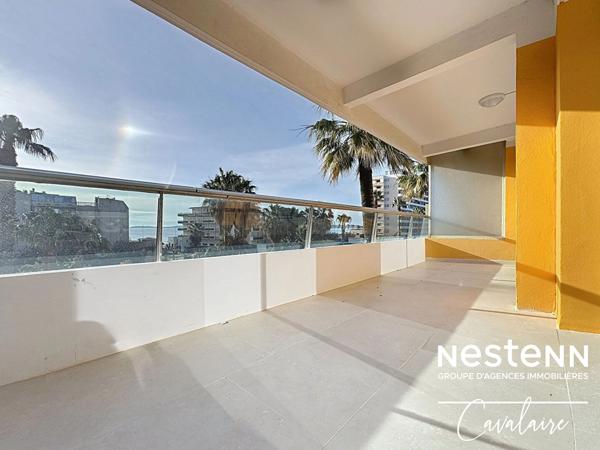 Appartement spacieux et astucieusement rénové de 5 pièces au Lavandou avec vue mer et proximité des plages et des commerces