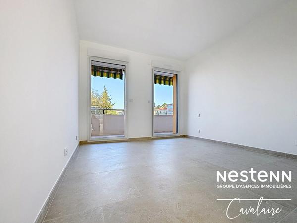 Appartement spacieux et astucieusement rénové de 5 pièces au Lavandou avec vue mer et proximité des plages et des commerces