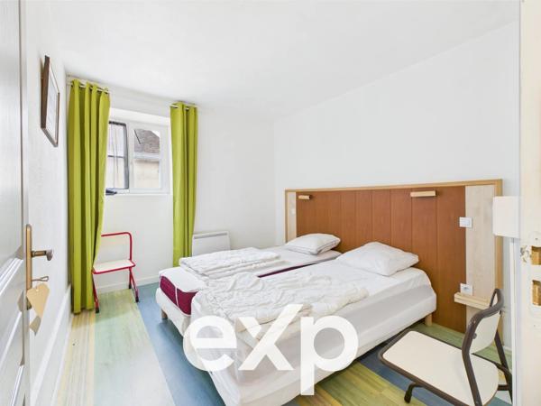 MAISON 10 PIÈCES AVEC TERRASSE GÎTE 6 CHAMBRES