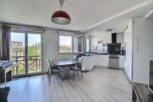 Appartement 4 pièces à Massy Centre Ville - Le calme au 2ème étage avec vue sur jardins