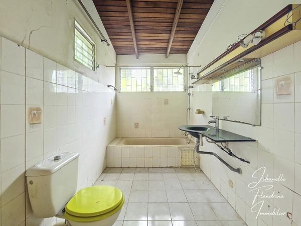 Dpt Guadeloupe (971), à vendre PETIT-BOURG maison 4 chambres + bas de villa aménageable