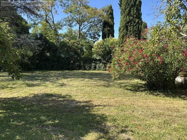Vente                                                      Maison
                        
                     6 pièces                      147 m2                     à Marmande