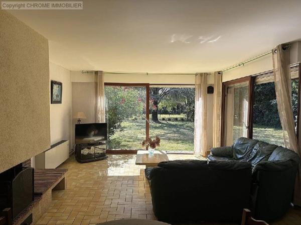 Vente                                                      Maison
                        
                     6 pièces                      147 m2                     à Marmande
