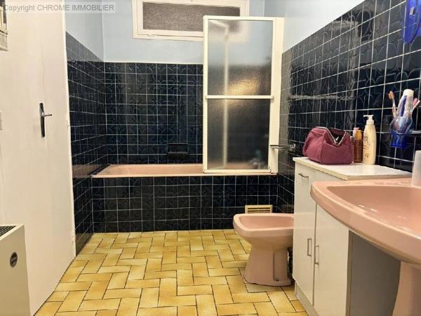 Vente                                                      Maison
                        
                     6 pièces                      147 m2                     à Marmande