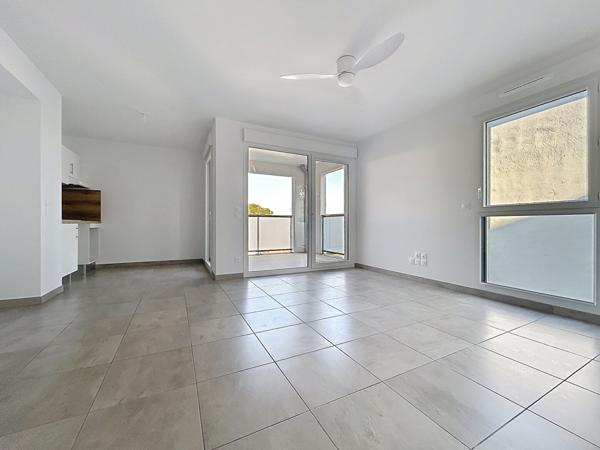 DECINES/Appartement 2 pièces 44 m2 avec LOGGIA