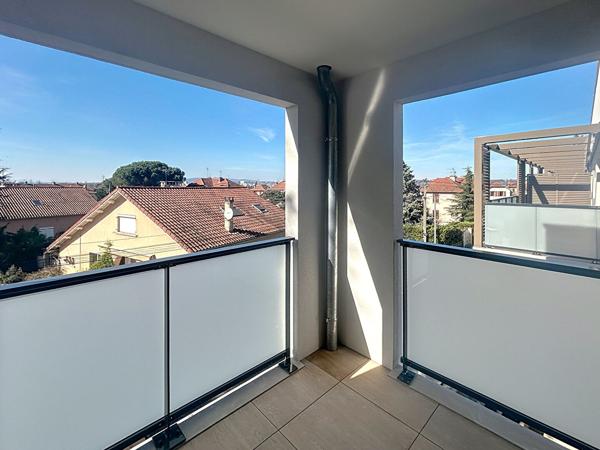 DECINES/Appartement 2 pièces 44 m2 avec LOGGIA