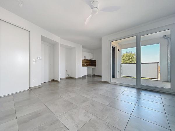 DECINES/Appartement 2 pièces 44 m2 avec LOGGIA