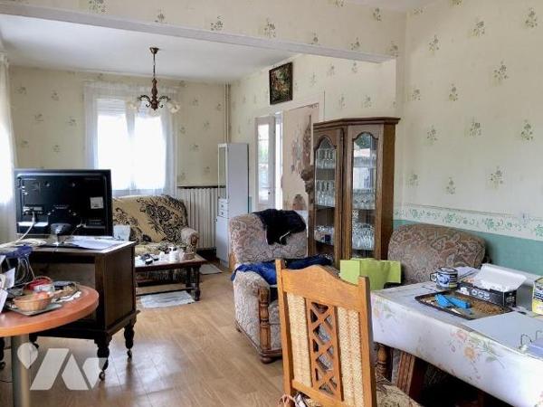 NOYEN SUR SARTHE : Pavillon avec garage et sur terrain 375 m²