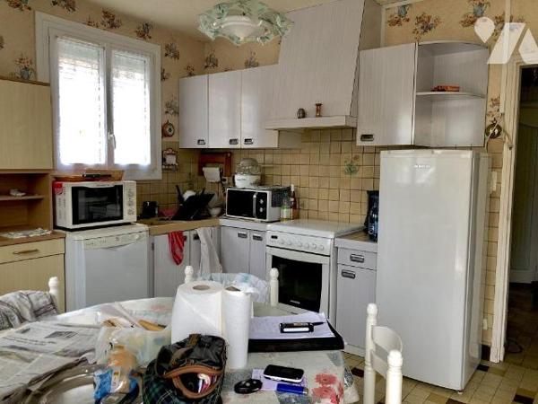 NOYEN SUR SARTHE : Pavillon avec garage et sur terrain 375 m²