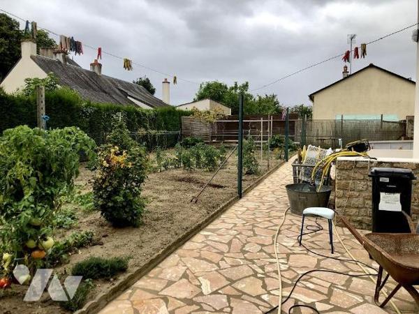 NOYEN SUR SARTHE : Pavillon avec garage et sur terrain 375 m²