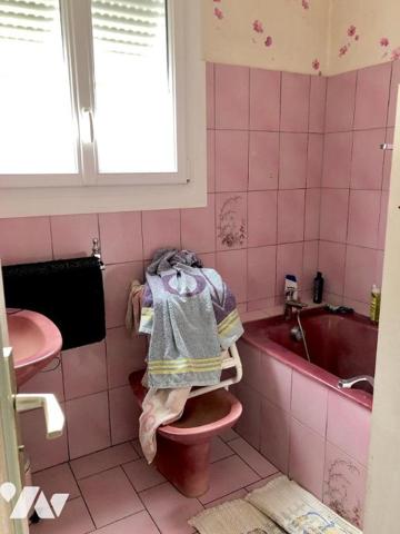 NOYEN SUR SARTHE : Pavillon avec garage et sur terrain 375 m²