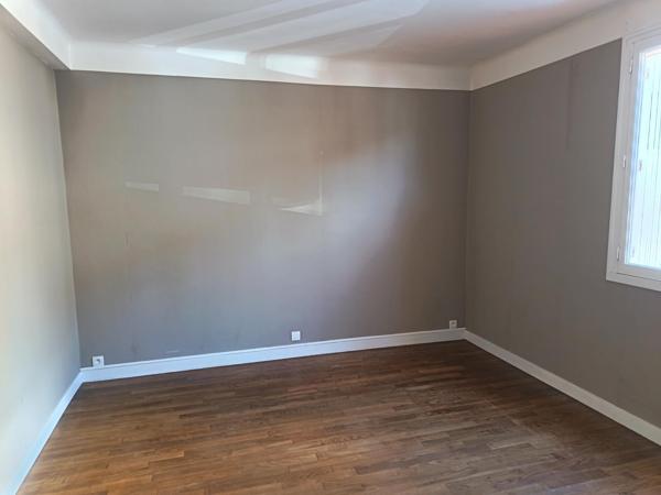 Très bel appartement 3 pièces, quartier OBERTHUR, tous commerces et parc du THABOR.