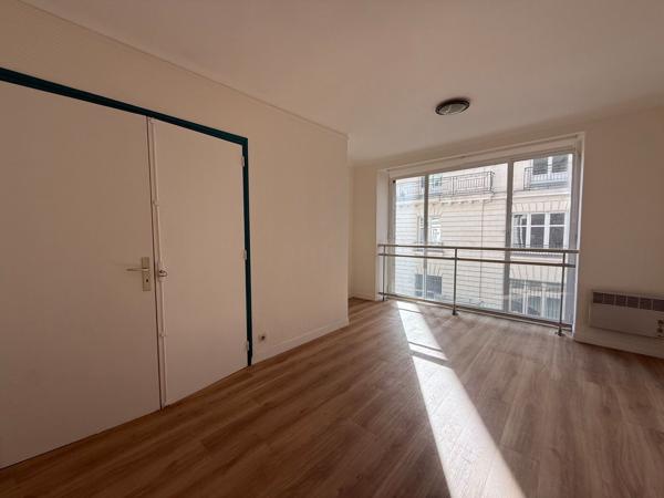 A LOUER - BUREAUX - RUE CREBILLON