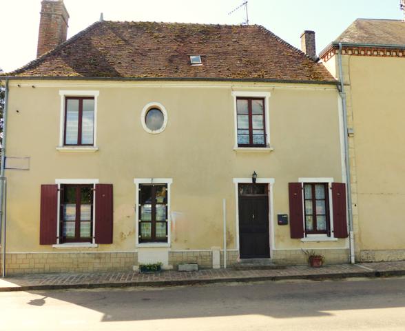 Bellême (61130) SOUS OFFRE - A vendre maison dans joli bourg proche Bellême