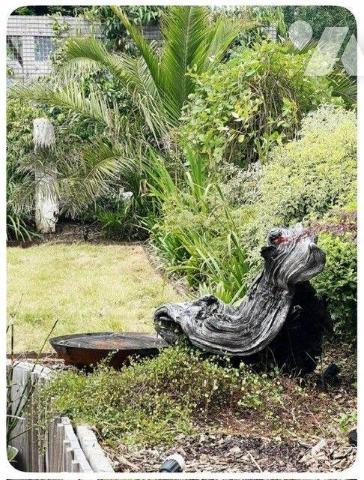 Située dans un charmant village authentique composé de plusieurs maisons en pierre, cette propr...