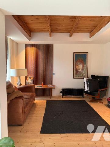 Située dans un charmant village authentique composé de plusieurs maisons en pierre, cette propr...