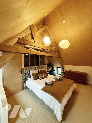 Située dans un charmant village authentique composé de plusieurs maisons en pierre, cette propr...