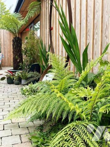 Située dans un charmant village authentique composé de plusieurs maisons en pierre, cette propr...