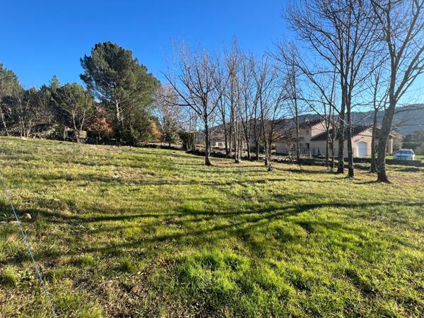 Terrain constructible de 836 m2 - Fabras limite Jaujac