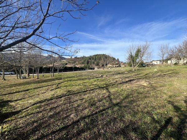 Terrain constructible de 836 m2 - Fabras limite Jaujac