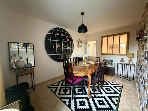 Vente                                                      Appartement
                        
                     5 pièces                      89 m2                     à Dinan